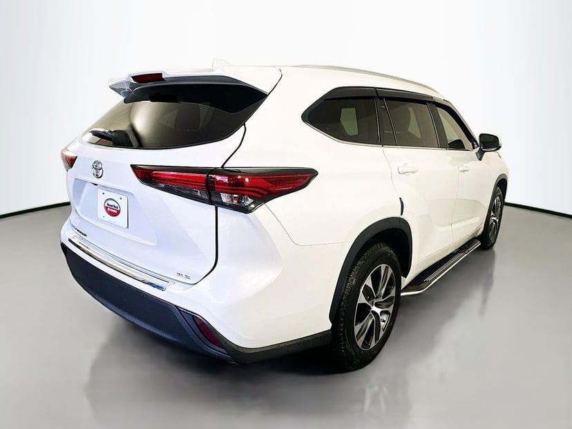 2023 Toyota Highlander - Image 2