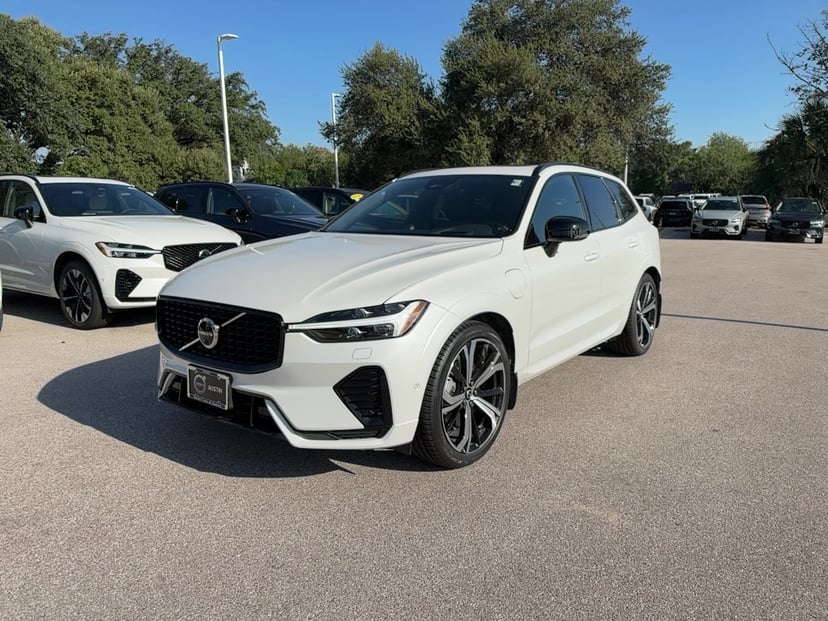 2022 Volvo XC60 - Image 1