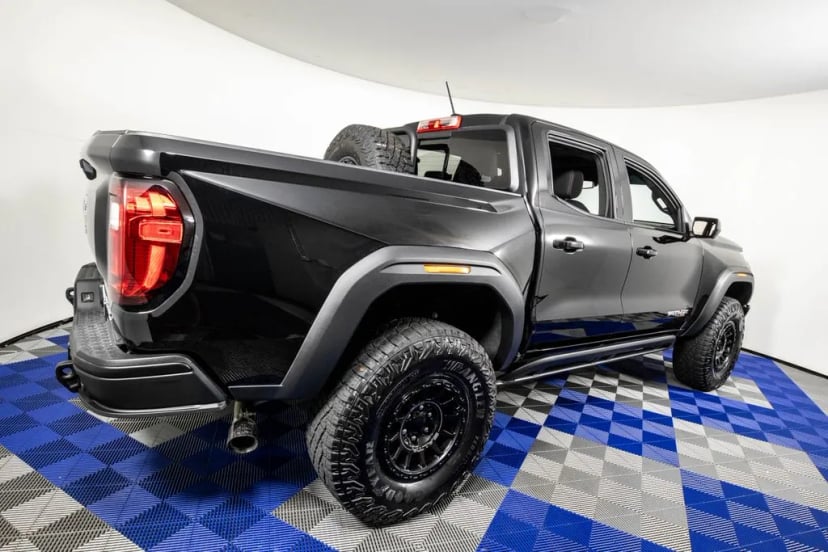 2024 GMC Canyon - Image 3