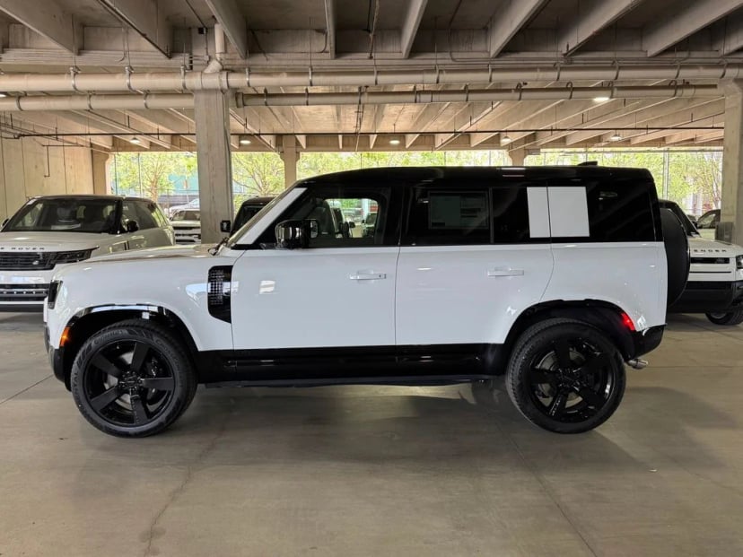 2026 Land Rover Defender - Image 2