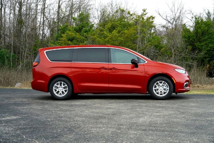 2026 Chrysler Pacifica - Image 2