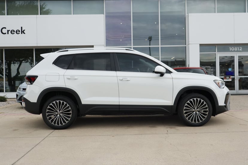 2026 Volkswagen Taos - Image 2