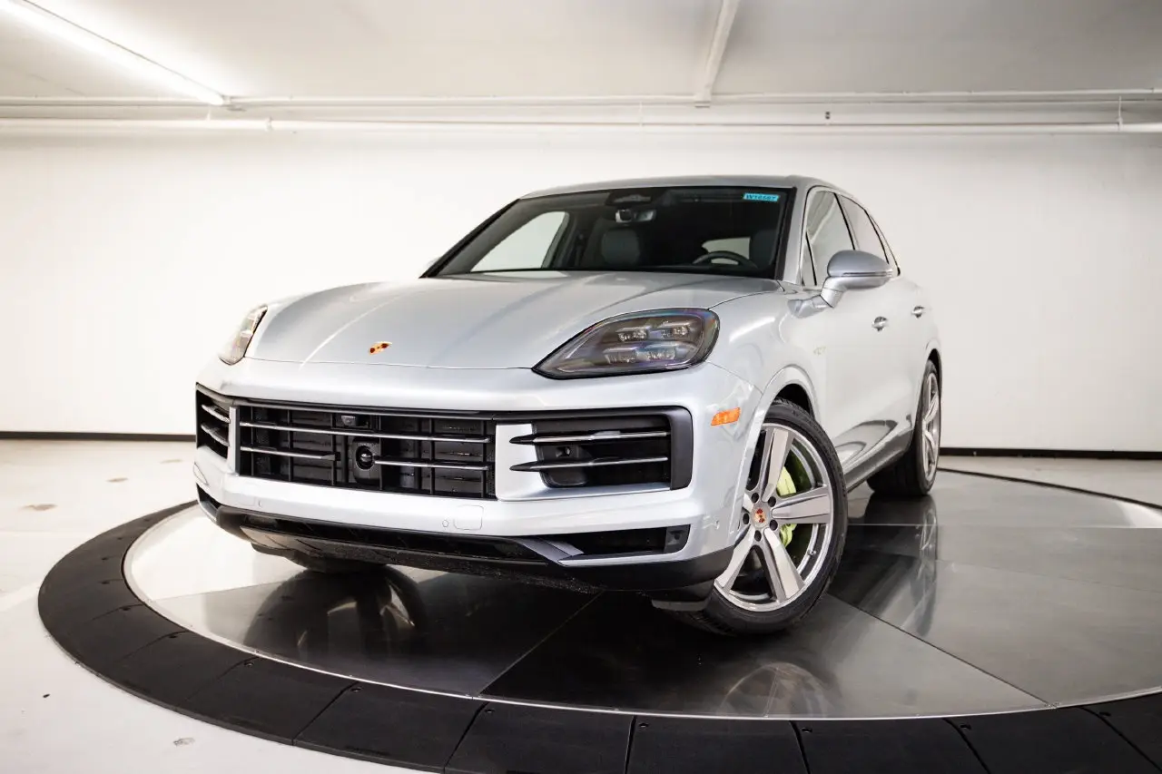 2026 Porsche Cayenne - Image 1