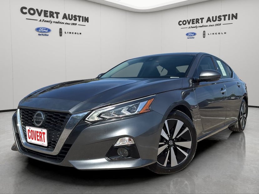 2022 Nissan Altima - Image 1