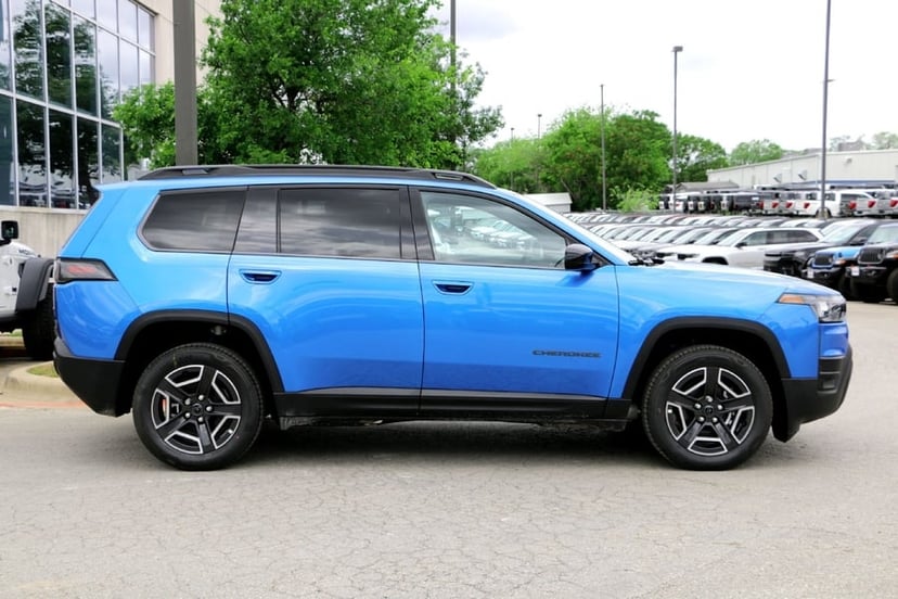 2026 Jeep Cherokee - Image 2