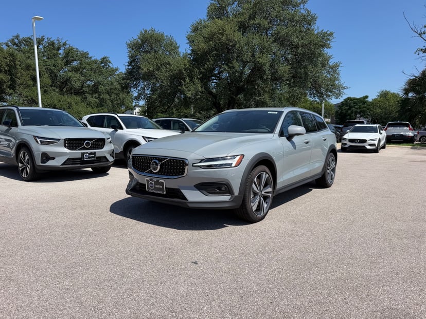 2026 Volvo V60 Cross Country - Image 1