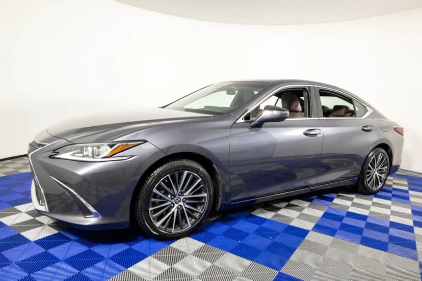 2023 Lexus ES - Image 1