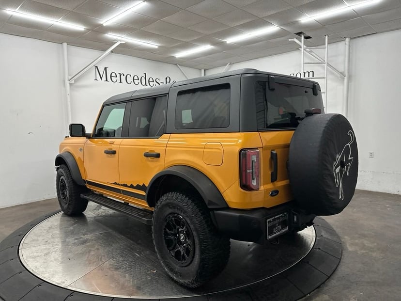 2022 Ford Bronco - Image 2