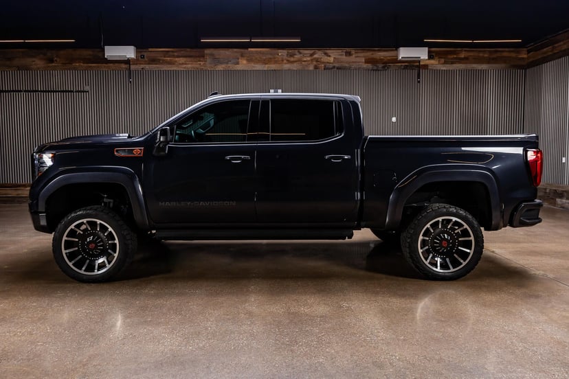 2023 GMC Sierra 1500 - Image 2