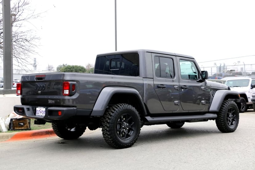 2026 Jeep Gladiator - Image 3
