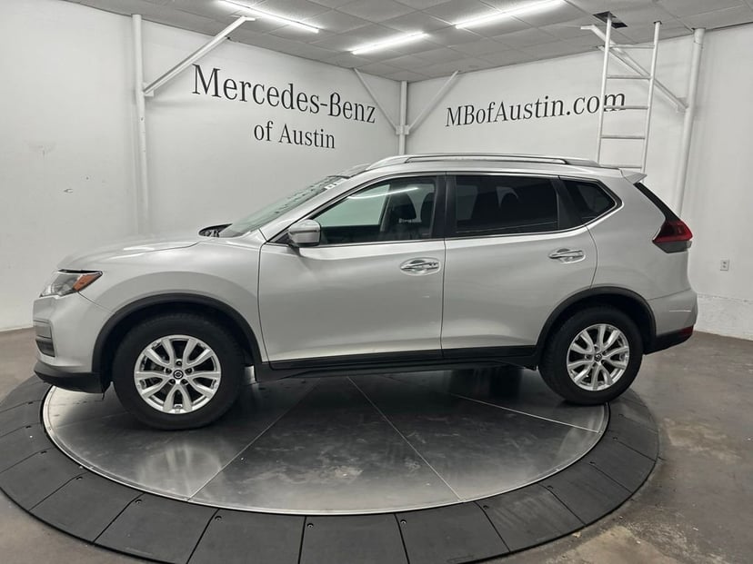 2018 Nissan Rogue - Image 2