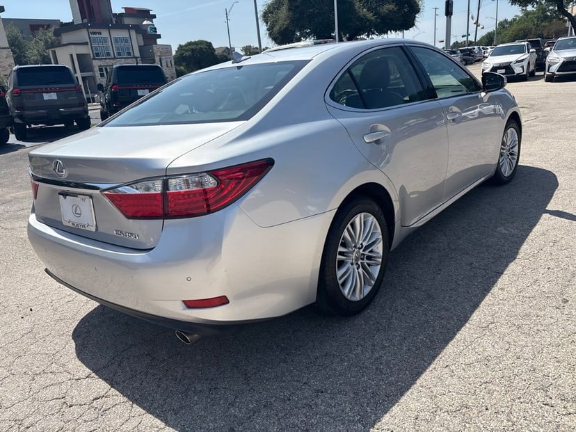 2013 Lexus ES - Image 3