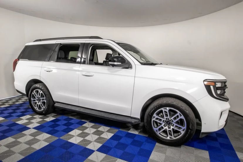 2025 Ford Expedition - Image 2