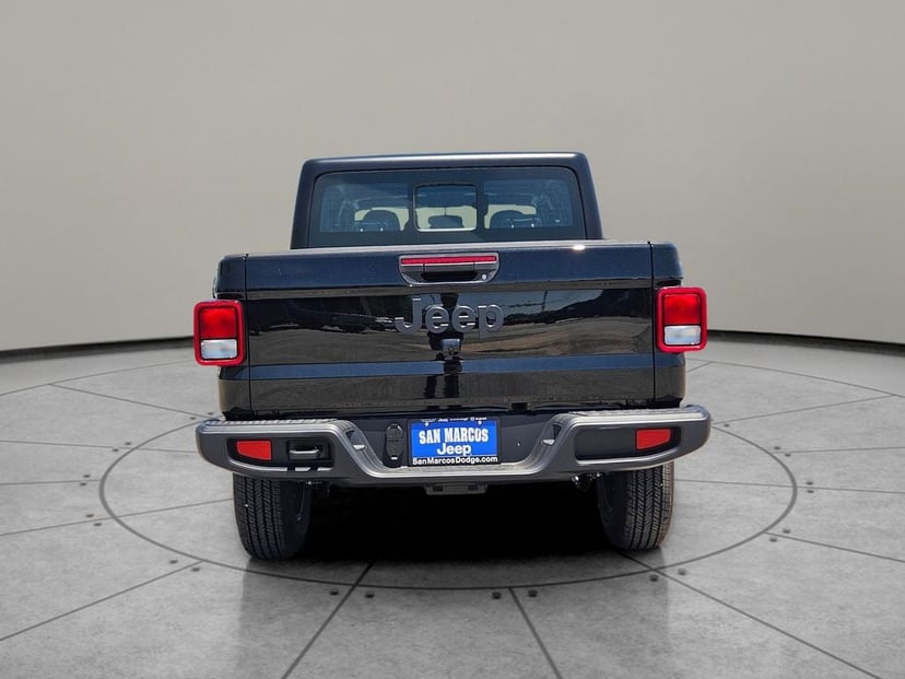 2026 Jeep Gladiator - Image 2