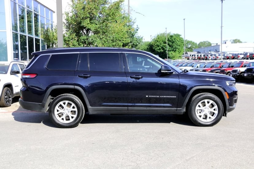 2023 Jeep Grand Cherokee L - Image 2
