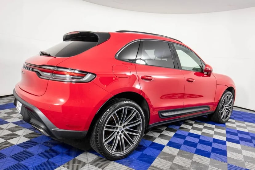 2024 Porsche Macan - Image 3