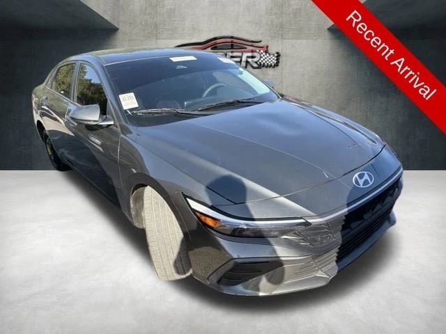 2024 Hyundai Elantra - Image 3