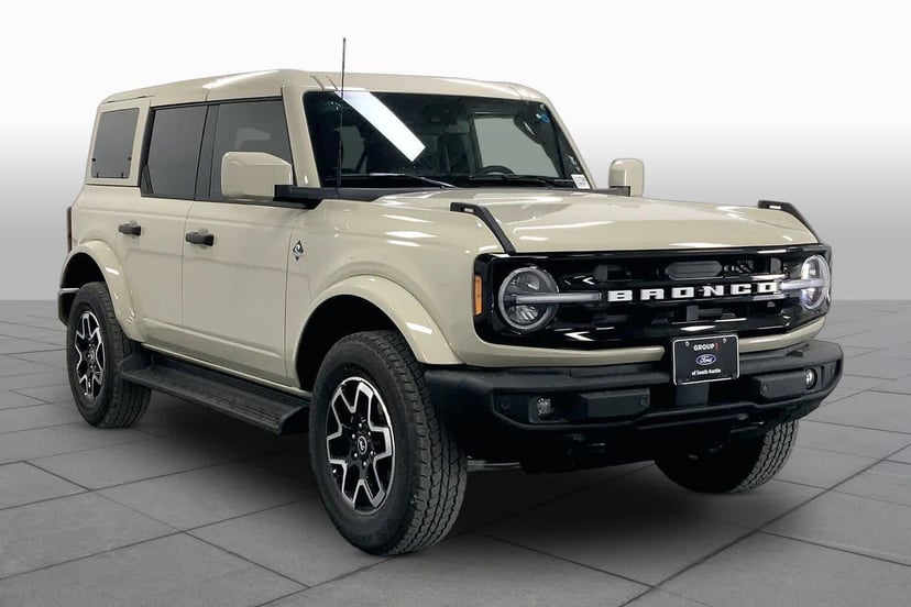 2026 Ford Bronco - Image 2