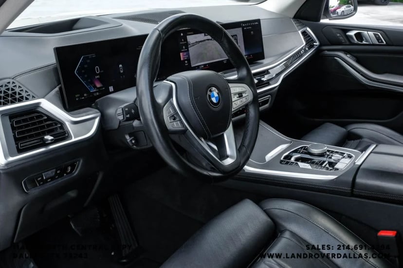 2023 BMW X7 - Image 3