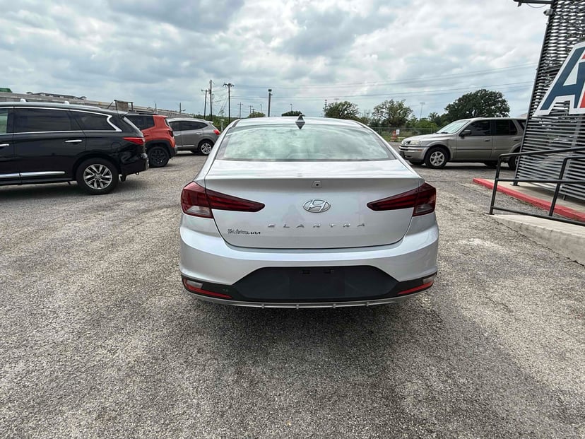 2020 Hyundai Elantra - Image 2