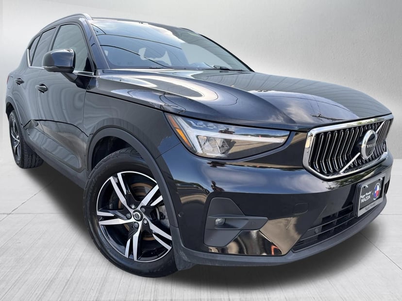 2023 Volvo XC40 - Image 3