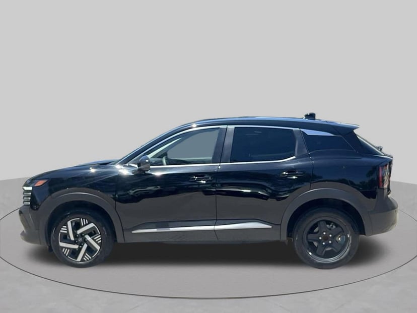 2025 Nissan Kicks - Image 2