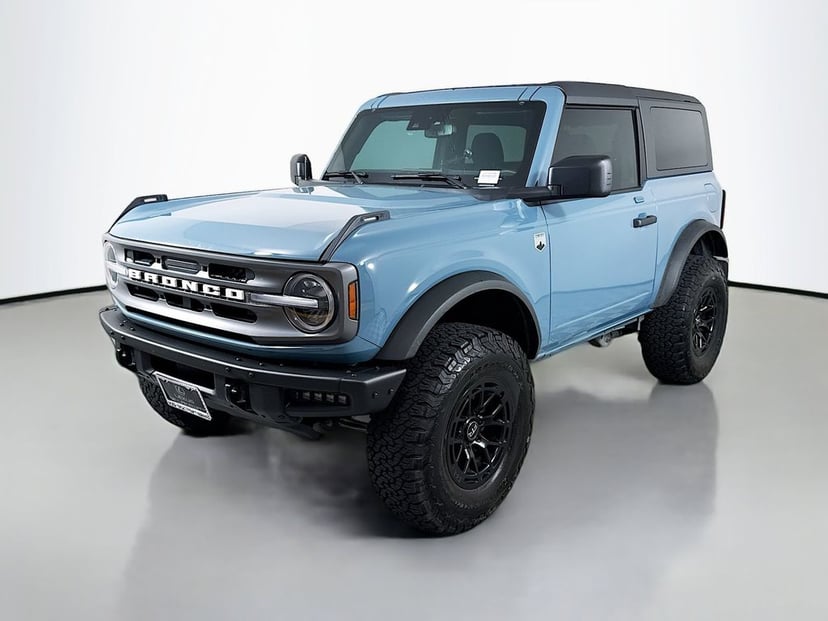 2023 Ford Bronco - Image 2