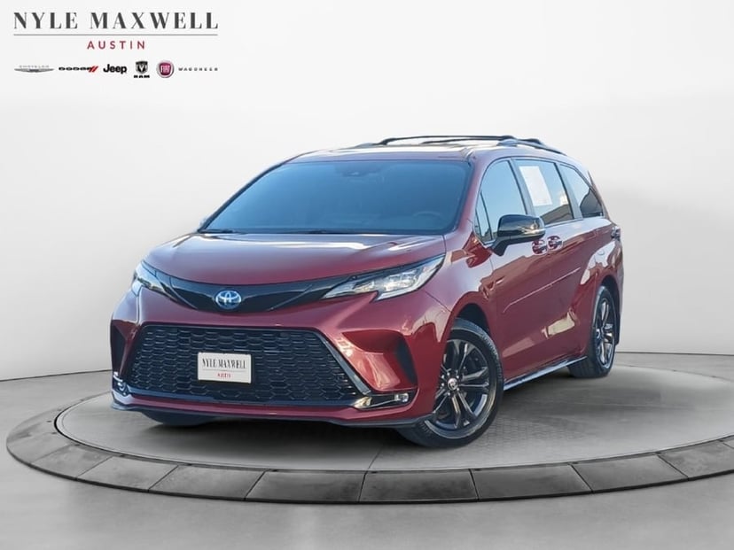 2025 Toyota Sienna - Image 1