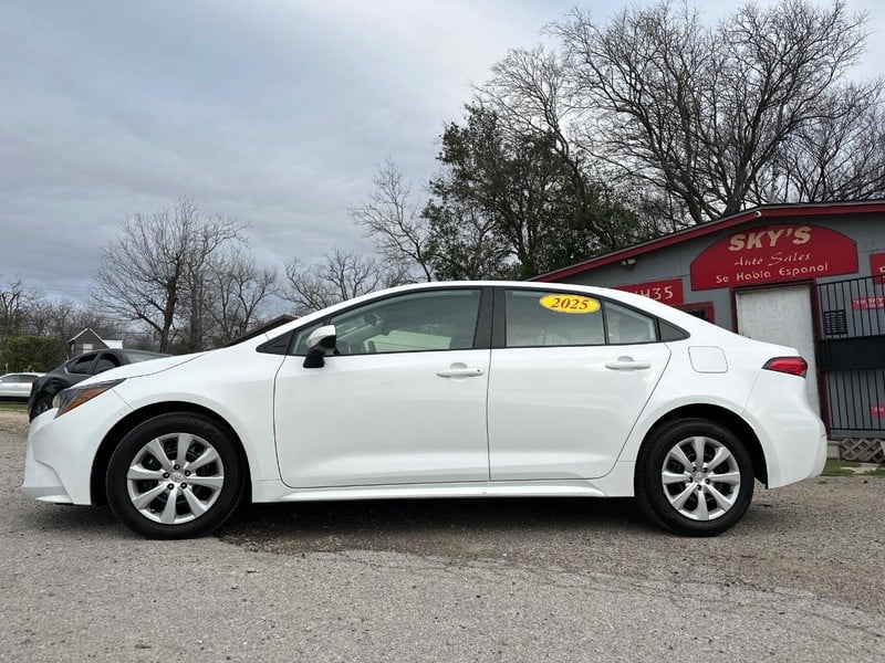 2025 Toyota Corolla - Image 3