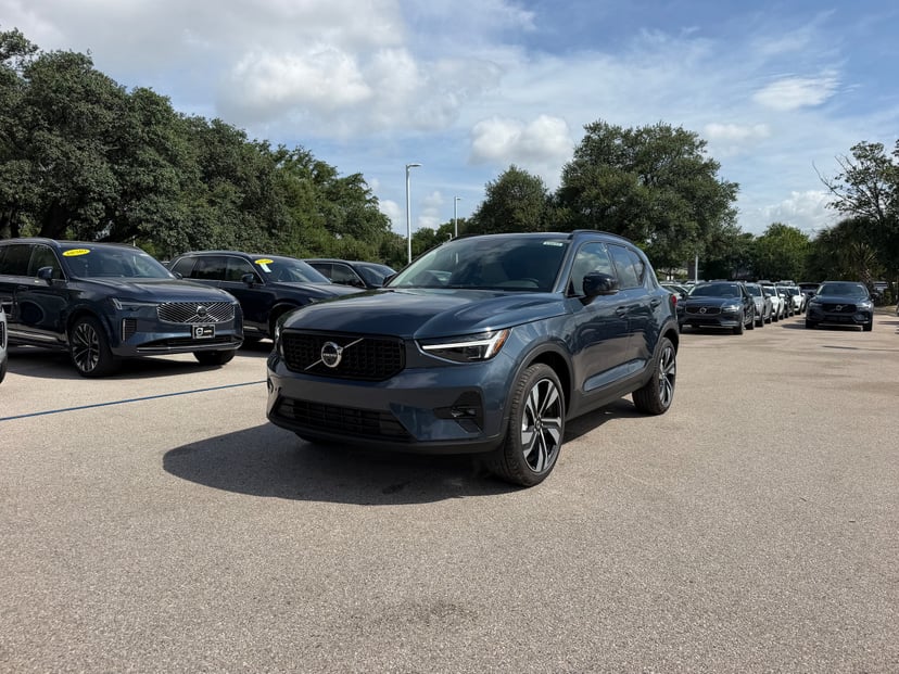 2026 Volvo XC40 - Image 2