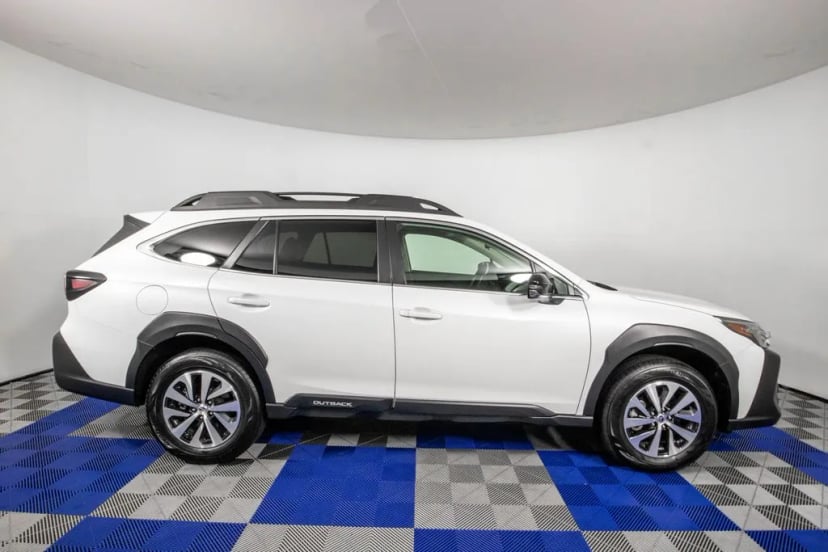 2025 Subaru Outback - Image 3