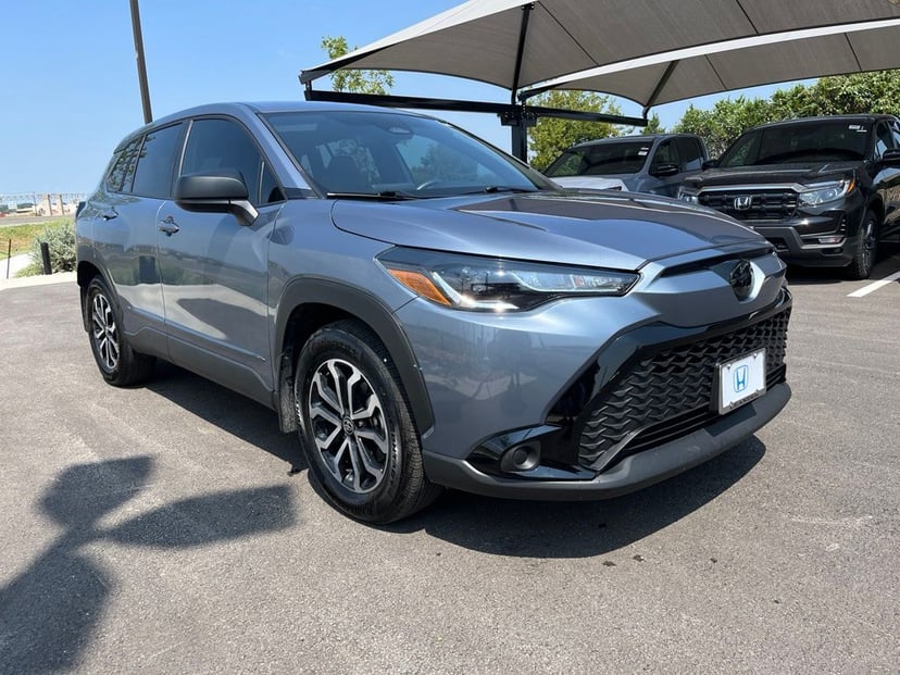 2025 Toyota Corolla Cross - Image 3