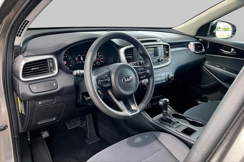 2016 Kia Sorento - Image 2