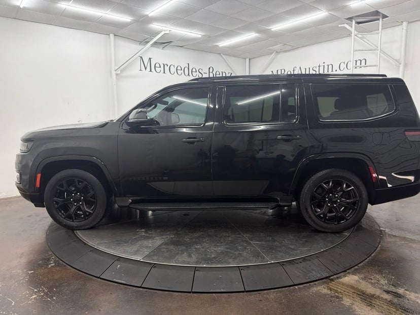 2023 Jeep Wagoneer - Image 2