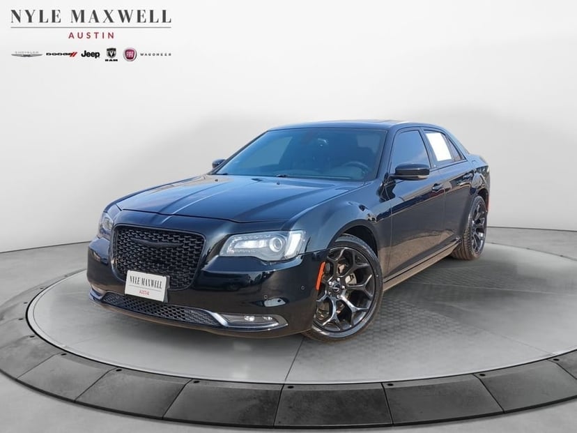 2016 Chrysler 300 - Image 2
