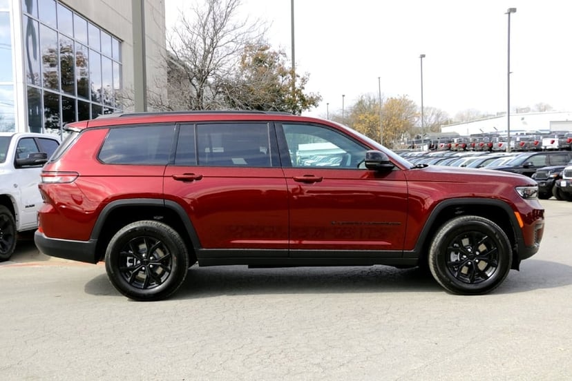 2025 Jeep Grand Cherokee L - Image 2