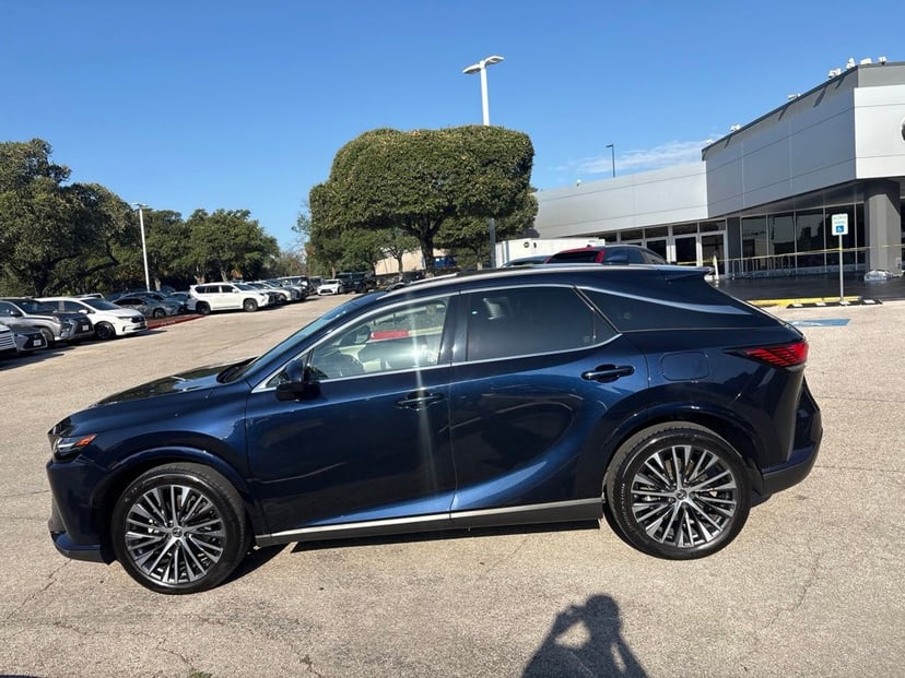 2023 Lexus RX - Image 2