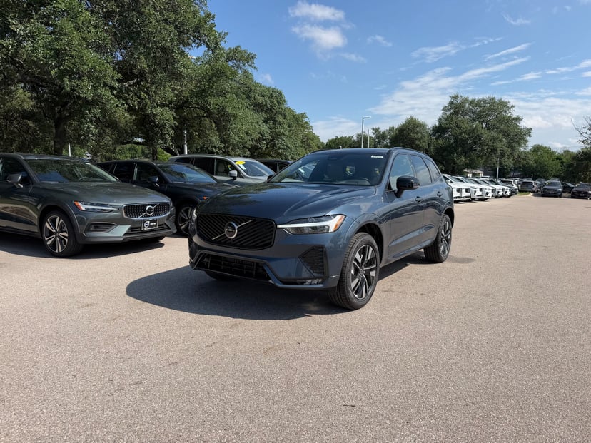 2026 Volvo XC60 - Image 2