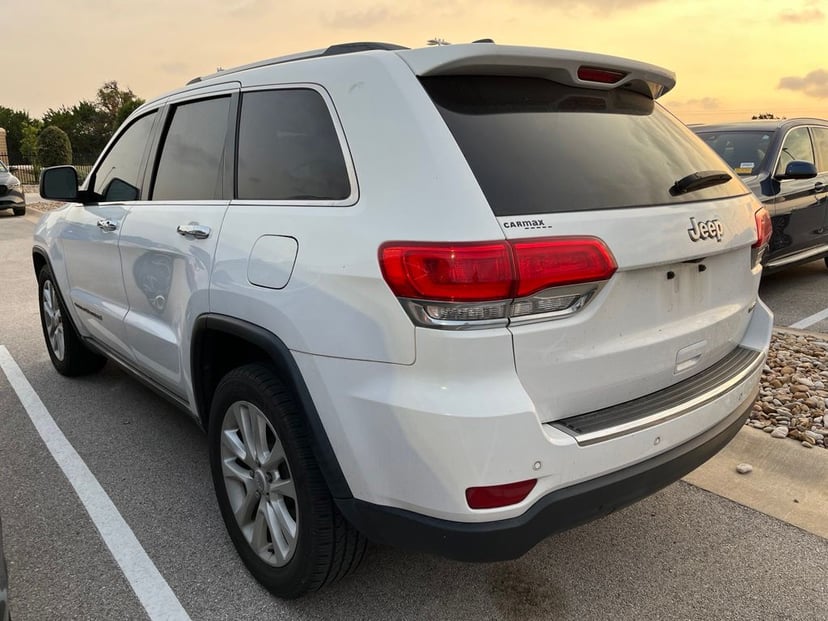 2017 Jeep Grand Cherokee - Image 3