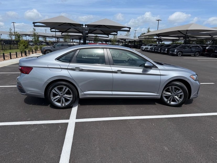 2024 Volkswagen Jetta - Image 2