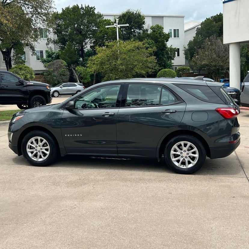 2019 Chevrolet Equinox - Image 2