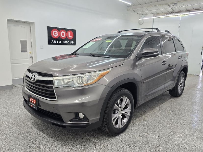 2015 Toyota Highlander - Image 2