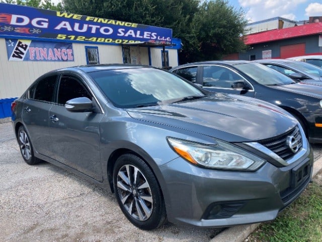 2017 Nissan Altima - Image 2