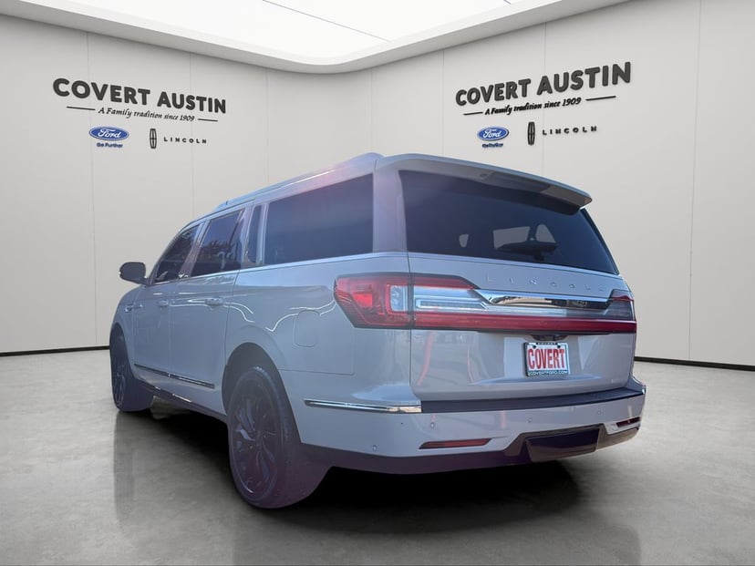 2021 Lincoln Navigator L - Image 2