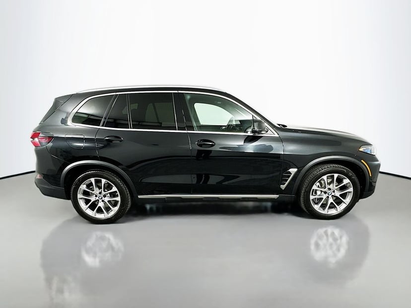 2025 BMW X5 - Image 3