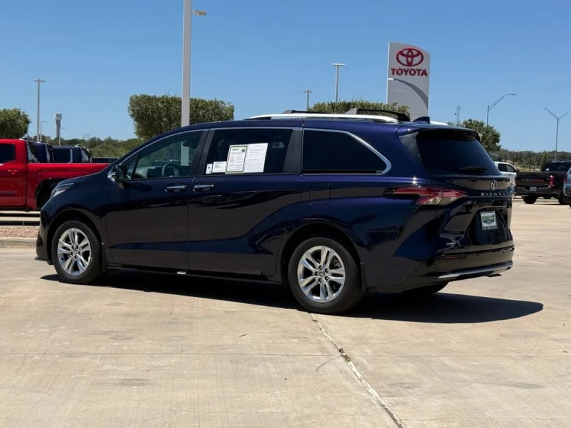 2026 Toyota Sienna - Image 3