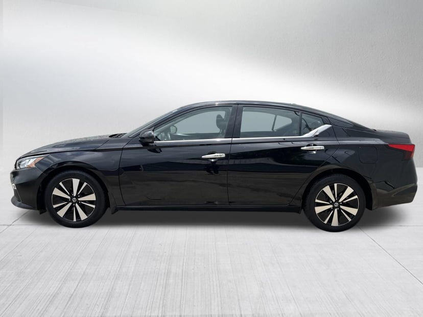 2020 Nissan Altima - Image 2