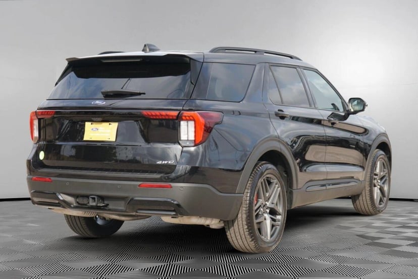2025 Ford Explorer - Image 3