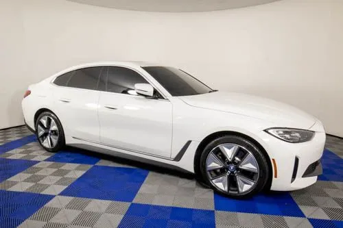 2023 BMW i4 - Image 2