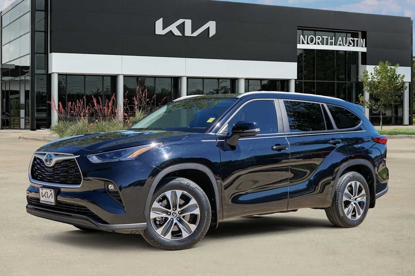 2023 Toyota Highlander - Image 1